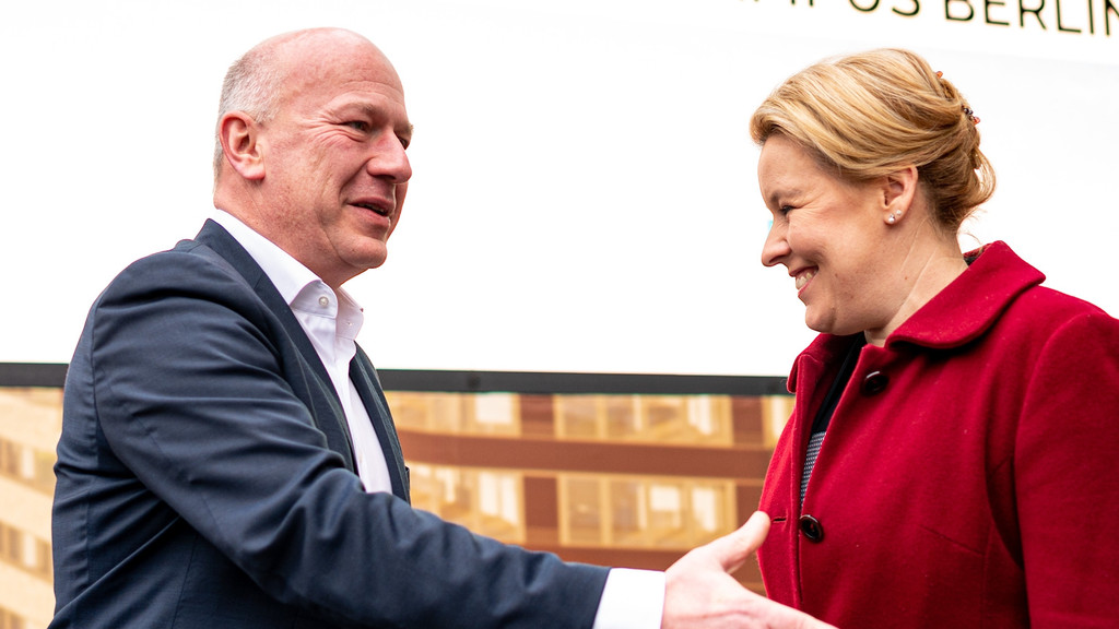 Franziska Giffey (SPD), Noch-Regierende Bürgermeisterin von Berlin, und Kai Wegner, Wahlsieger der CDU, bei Sondierungsgesprächen am 20.2.2023.