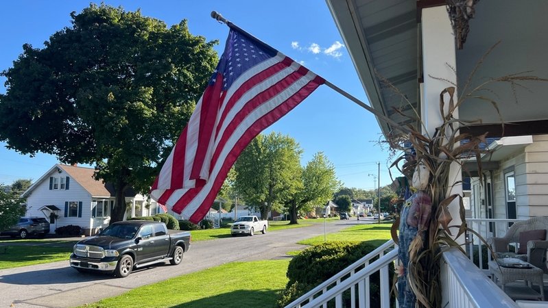USA, Altoona: Eine Straße in der Wohnsiedlung von Judy Wood. Pennsylvania | Bild: dpa-Bildfunk/Benno Schwinghammer USA, Altoona: Eine Straße in der Wohnsiedlung von Judy Wood. Pennsylvania