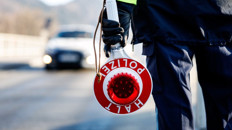 (Symbolbild) Polizeikontrolle in Bayern | Bild: picture alliance / dpa | Matthias Balk (Symbolbild) Polizeikontrolle in Bayern