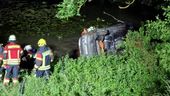 Die Feuerwehr beim Einsatz am Unfallort bei Tettenweis | Bild:Bayerischer Rundfunk 2024