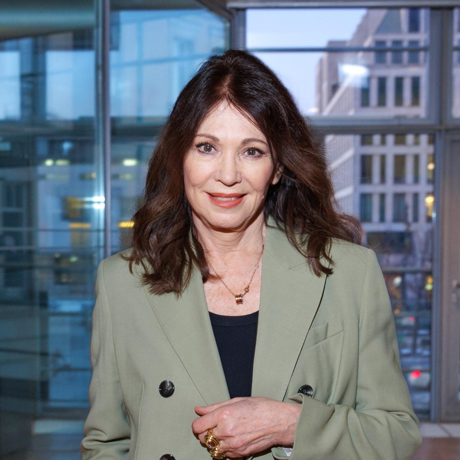 Iris Berben liest "Kabarett der Namenlosen" - Schicksale vertriebener Künstler*innen