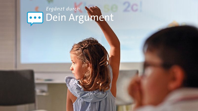Mädchen und Junge an einer bayerischen Grundschule, aufgenommen am 12. September 2023