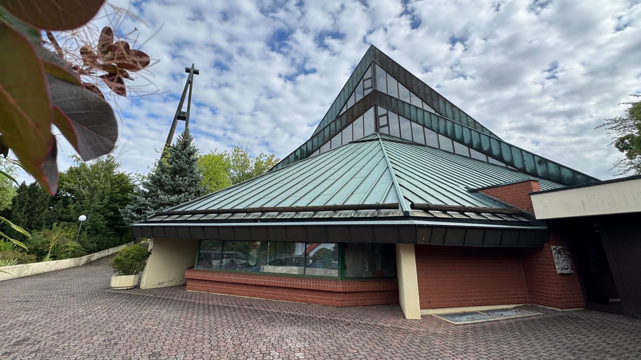 Kirche St. Norbert in Höchberg bei Würzburg | Bild: BR/Pirmin Breninek Kirche St. Norbert in Höchberg bei Würzburg
