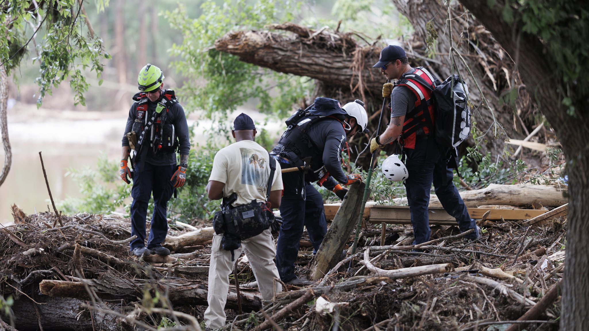 Retter suchen weiter nach vermissten Personen nach der Sturzflut in Texas (08.07.2025)