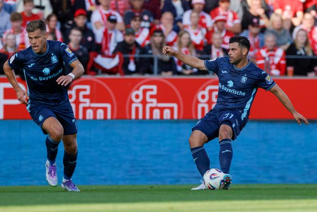  Florian Niederlechner (links) und Kevin Volland im Trikot des TSV 1860 München | Bild:picture alliance / Markus Endberg | Markus Endberg