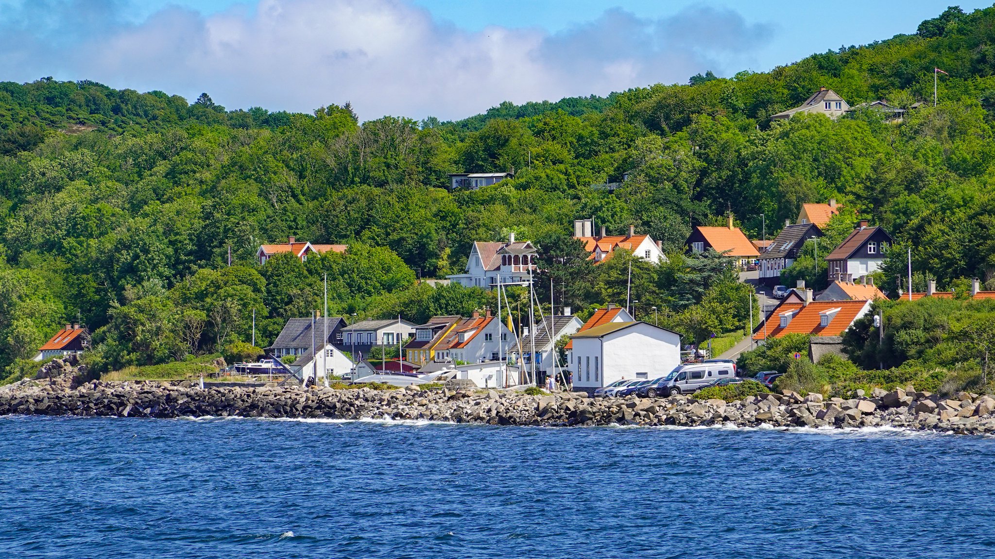 Westküste der dänischen Ostseeinsel Bornholm, aufgenommen am 24.07.22.