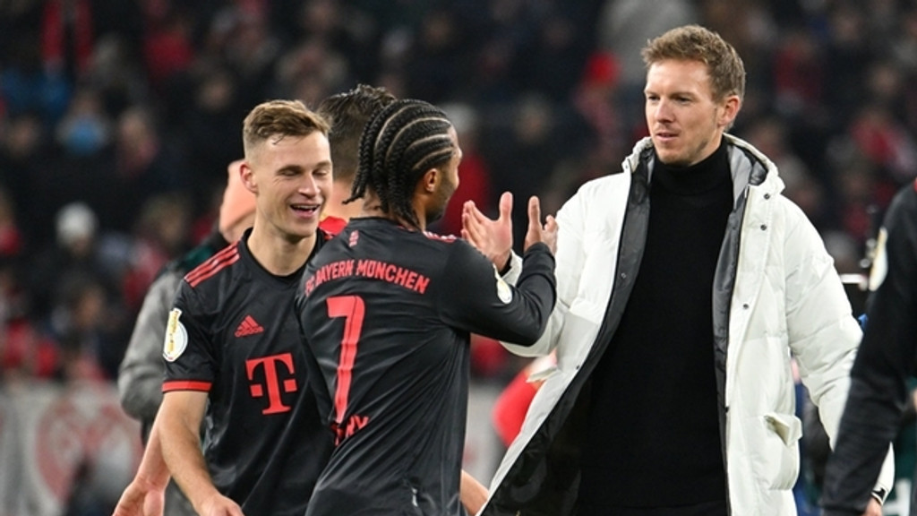 Julian Nagelsmann mit seinen Spielern | Bild: dpa-Bildfunk/Torsten Silz Julian Nagelsmann mit seinen Spielern