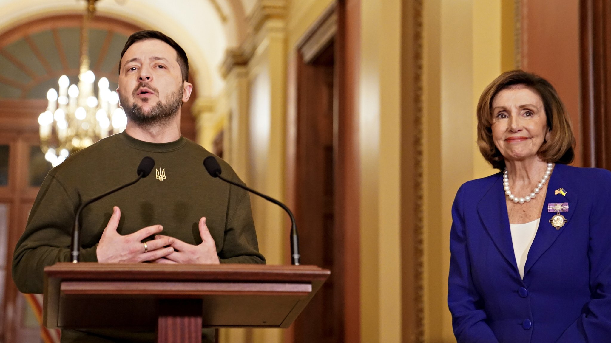 Selenskyj wollte noch am Abend eine Rede vor dem US-Kongress halten. Diese solle an die Amerikaner gerichtet sein, betonte er. "Das ist eine große Ehre für mich." 