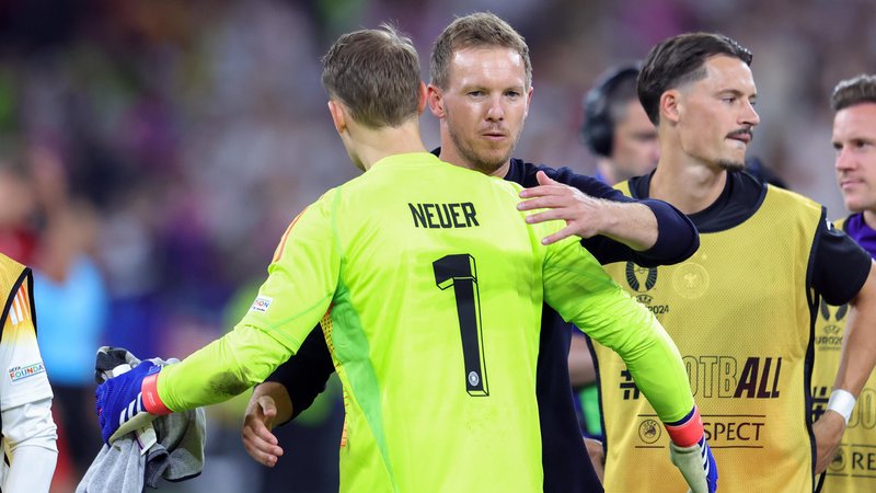 Bundestrainer Julian Nagelsmann mit Manuel Neuer | Bild: picture alliance / firo Sportphoto | Jürgen Fromme Bundestrainer Julian Nagelsmann mit Manuel Neuer