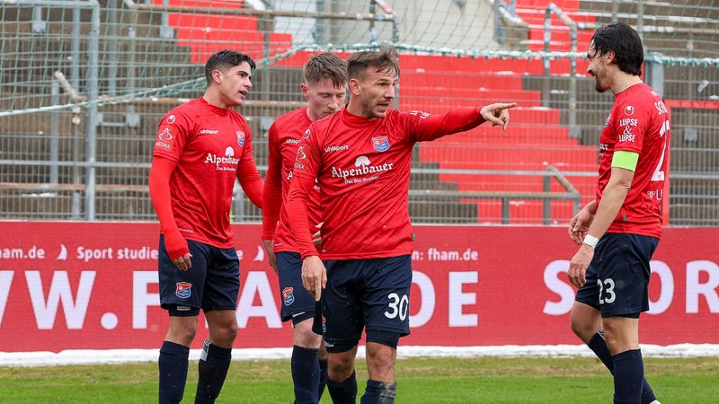 Torjubel bei der SpVgg Unterhaching | Bild: picture-alliance/dpa Torjubel bei der SpVgg Unterhaching