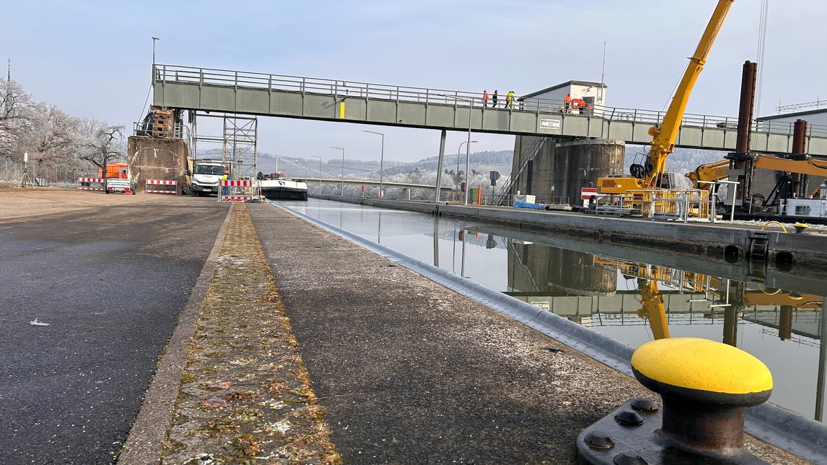 Nach Schiffshavarie: Mainschleuse öffnet im Notbetrieb