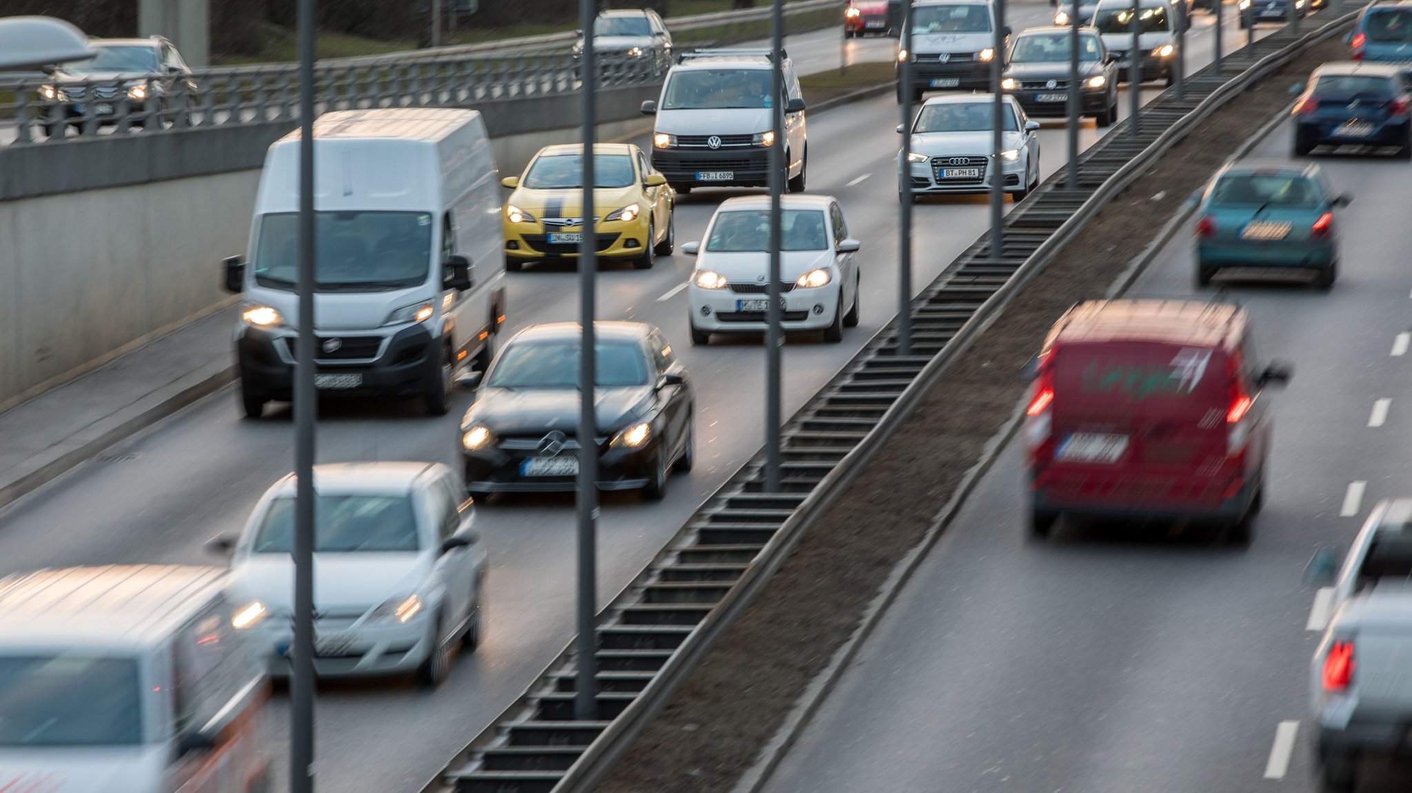 Stockender Verkehr auf dem Mittleren Ring in München