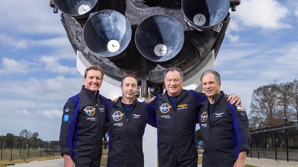 Die Crew der ersten privaten ISS-Mission AX-1, durchgeführt im April 2022 vom Raumfahrtunternehmen Axiom Space. Von links nach rechts: Larry Connor (USA), Mark Pathy (Kanada), Michael López-Alegría (USA, Spanien) und Eytan Stibbe (Israel)