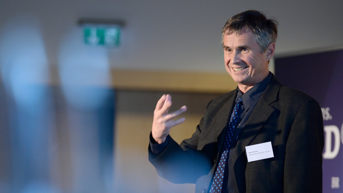 Martin Becher als Redner bei der ARD-Themenwoche zum Thema "Toleranz" im Jahr 2014.
