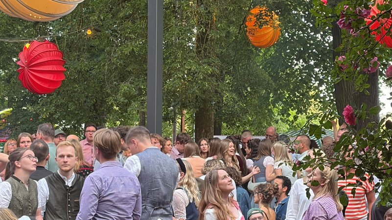 Auch in diesem Jahr ziehen die Veranstalter eine positive Bilanz zur Bergkirchweih | Bild: BR / Oliver Tubenauer Auch in diesem Jahr ziehen die Veranstalter eine positive Bilanz zur Bergkirchweih