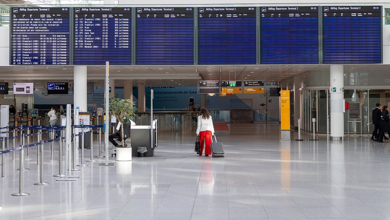 Der Arbeitskampf am Berliner Flughafen führt zu zahlreichen Flugausfällen zwischen Berlin und München. | Bild: picture alliance / Eibner-Pressefoto | Eibner-Pressefoto/Ardan Fuessman Der Arbeitskampf am Berliner Flughafen führt zu zahlreichen Flugausfällen zwischen Berlin und München.