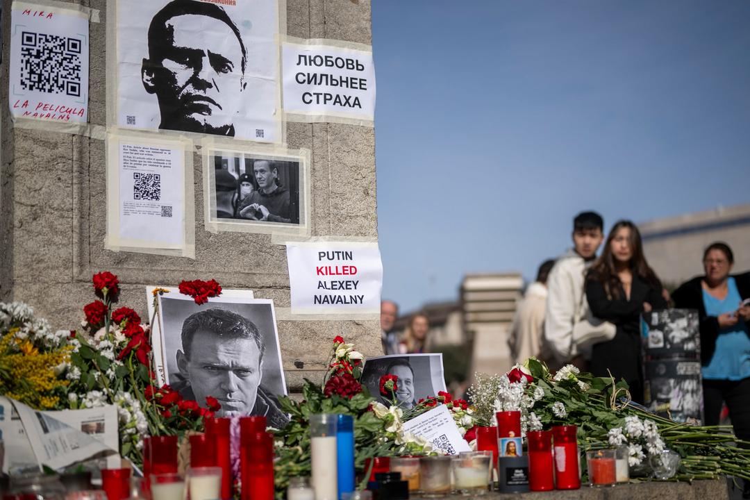 Weltweite Bestürzung nach dem Tod Nawalnys - wie hier in Barcelona (18.02.2024)