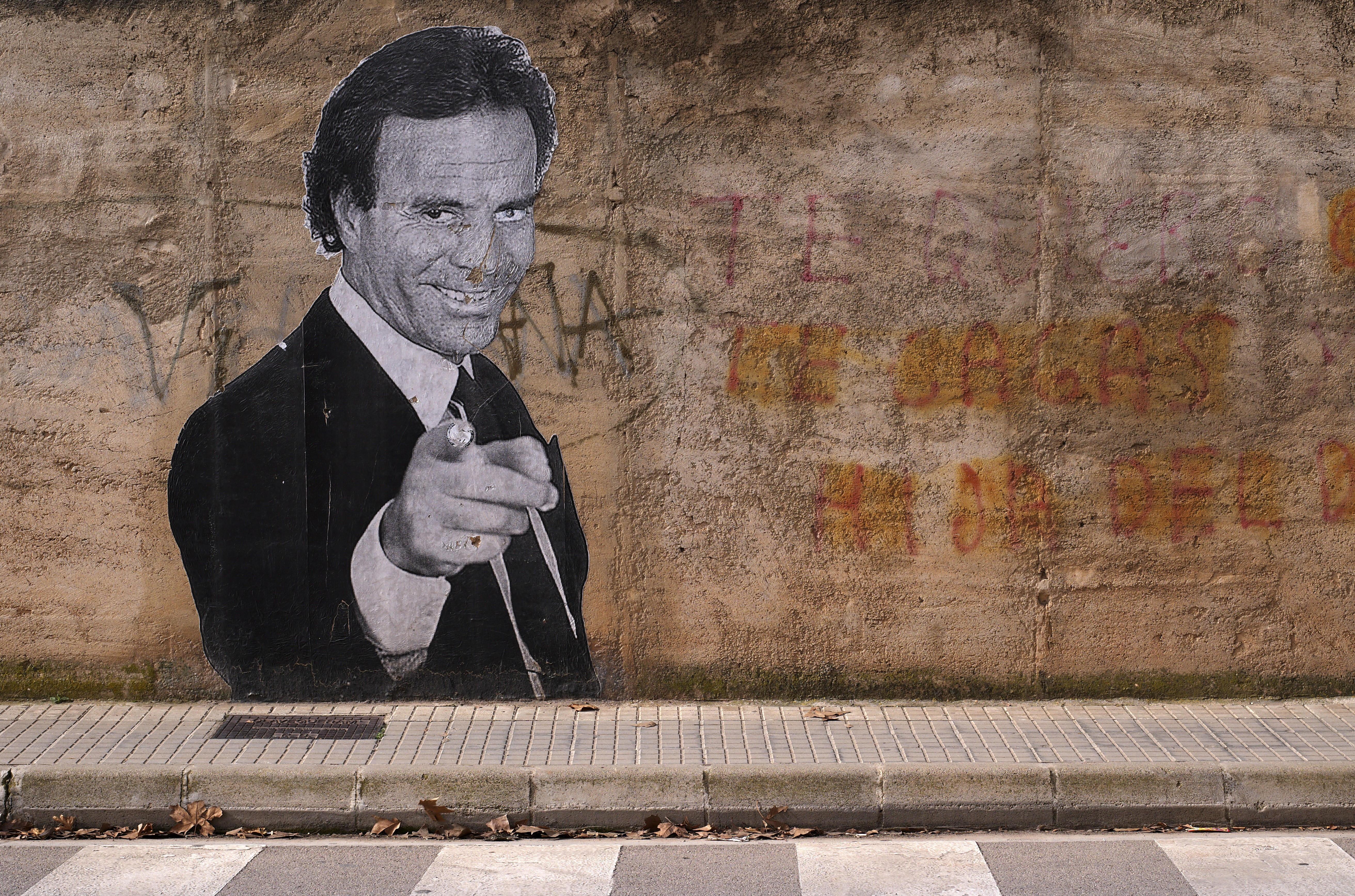 Ein Spanisches Monument, aber wie lange noch? Wandgemälde des Schlagerstars Julio Iglesias auf Mallorca