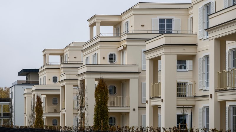 Ein Neubaugebiet in Mindelheim im Unterallgäu - ehe diese Gebäude standen, mussten tausende Vorschriften berücksichtigt werden. | Bild: dpa/pa/Bernd Feil Ein Neubaugebiet in Mindelheim im Unterallgäu - ehe diese Gebäude standen, mussten tausende Vorschriften berücksichtigt werden.