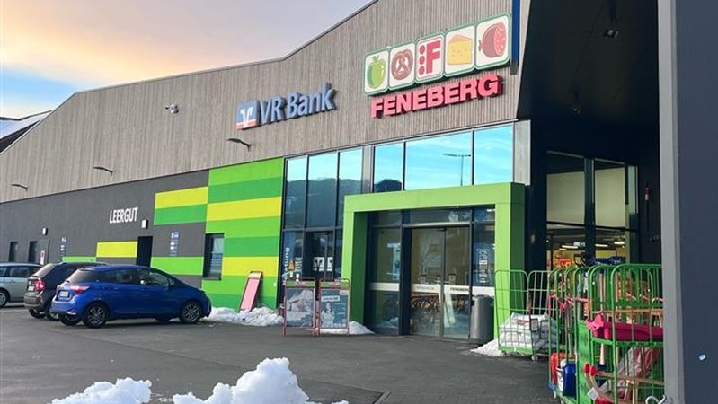 Die Allgäuer Supermarktkette Feneberg steckt in einer wirtschaftlichen Schieflage und soll jetzt im laufendem Geschäftsbetrieb neu aufgestellt werden. | Bild: BR/Katharina Reichart Die Allgäuer Supermarktkette Feneberg steckt in einer wirtschaftlichen Schieflage und soll jetzt im laufendem Geschäftsbetrieb neu aufgestellt werden.