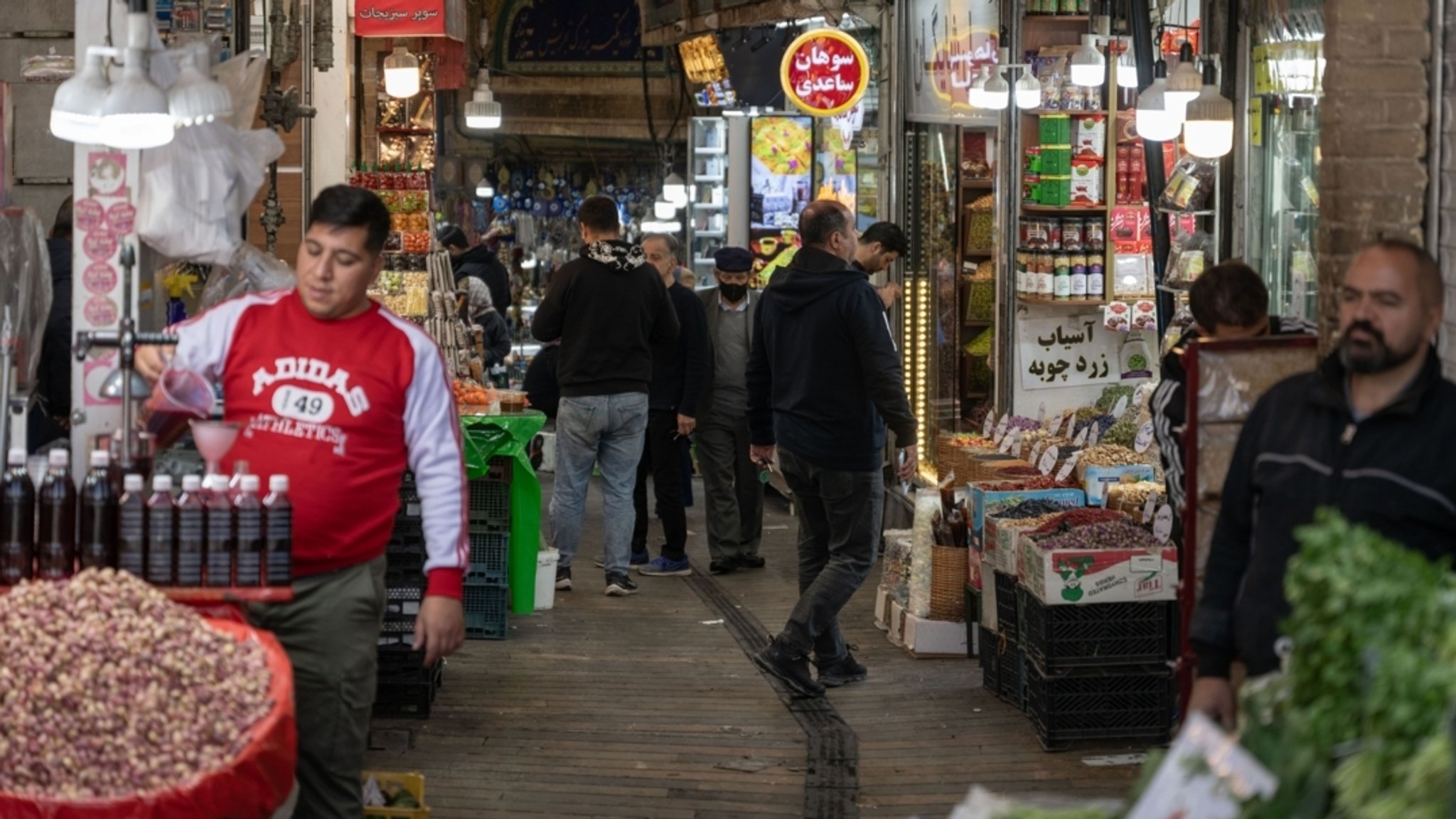 Symbolbild: Geschäfte in Teheran | Bild: dpa-Bildfunk/Arne Immanuel Bänsch Symbolbild: Geschäfte in Teheran