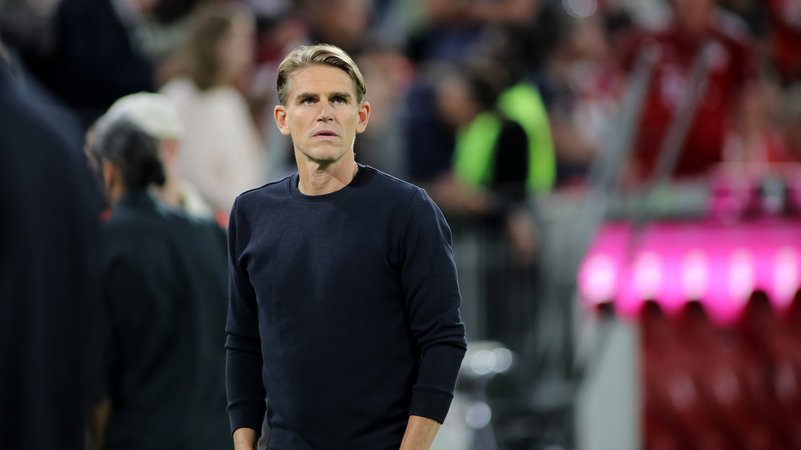Christoph Freund, neuer Sportdirektor des FC Bayern, vor dem Spiel gegen Bayer Leverkusen