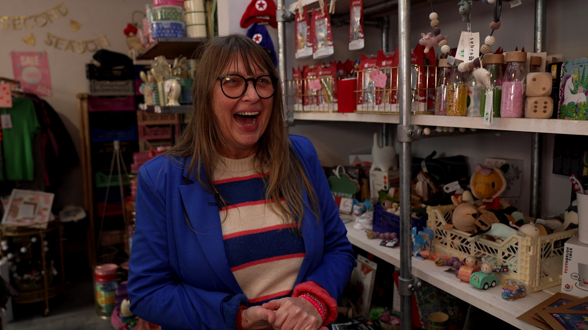 Ladenbesitzerin Angela Dreier hat zu Weihnachten eine 80-Stunden-Woche. "Wie war das mit Work-Life-Balance?", fragt sie scherzhaft.