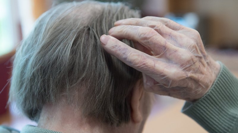 Sprechende Uhr für ältere Menschen, Alzheimer-Patienten