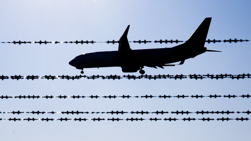 47 Iraker wurden heute von Hannover aus per Flugzeug abgeschoben | Bild: pa/dpa/Julian Stratenschulte 47 Iraker wurden heute von Hannover aus per Flugzeug abgeschoben