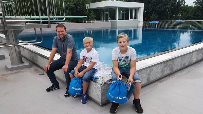 Engagierte Ersthelfer im Freisinger Schwimmbad "Fresch": Andreas Schmitz, Luis Adam und Niklas Schätz (von links9
