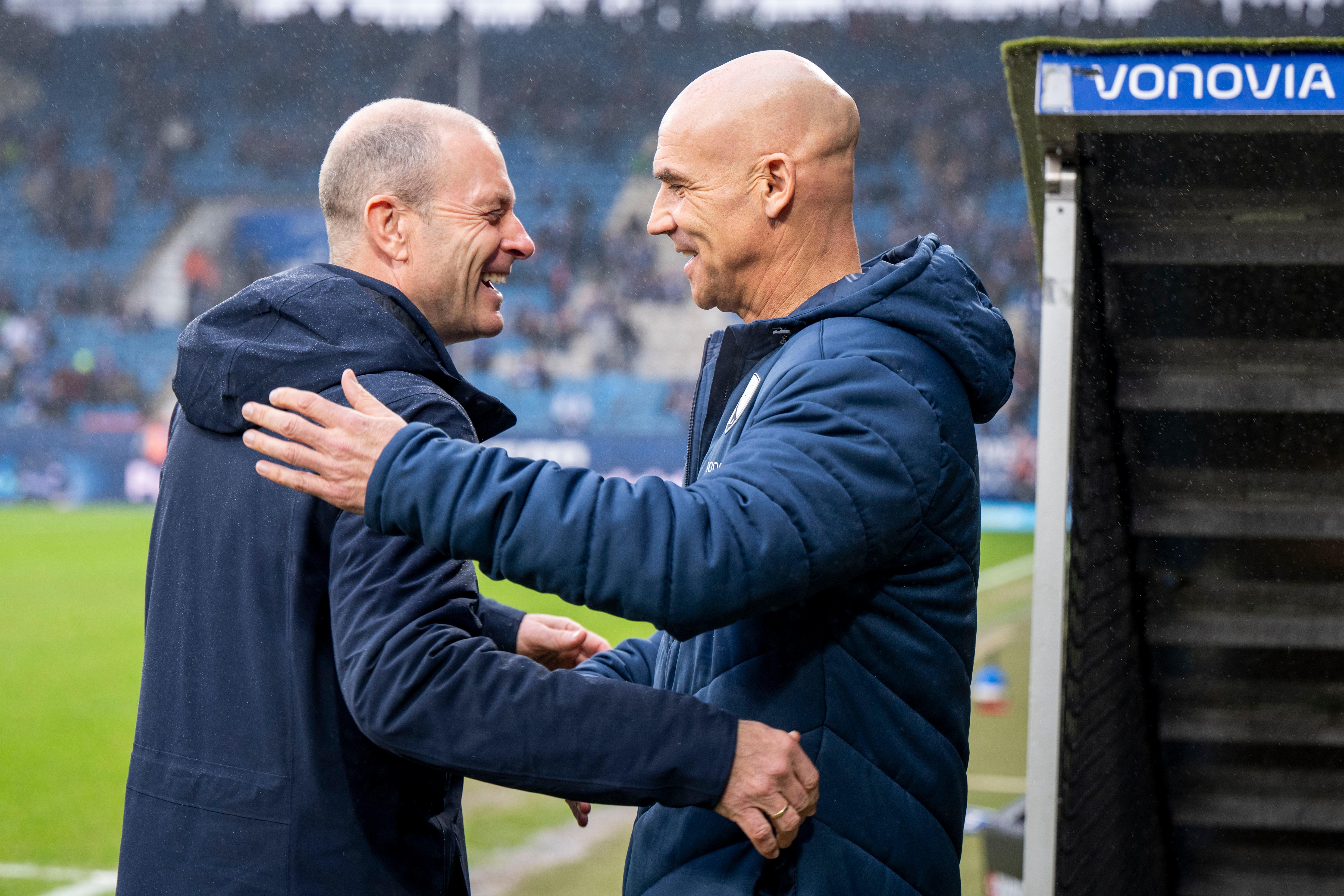 Die Bundesliga-Trainer Jess Thorup (FC Augsburg, links) und Thomas Letsch (VfL Bochum)