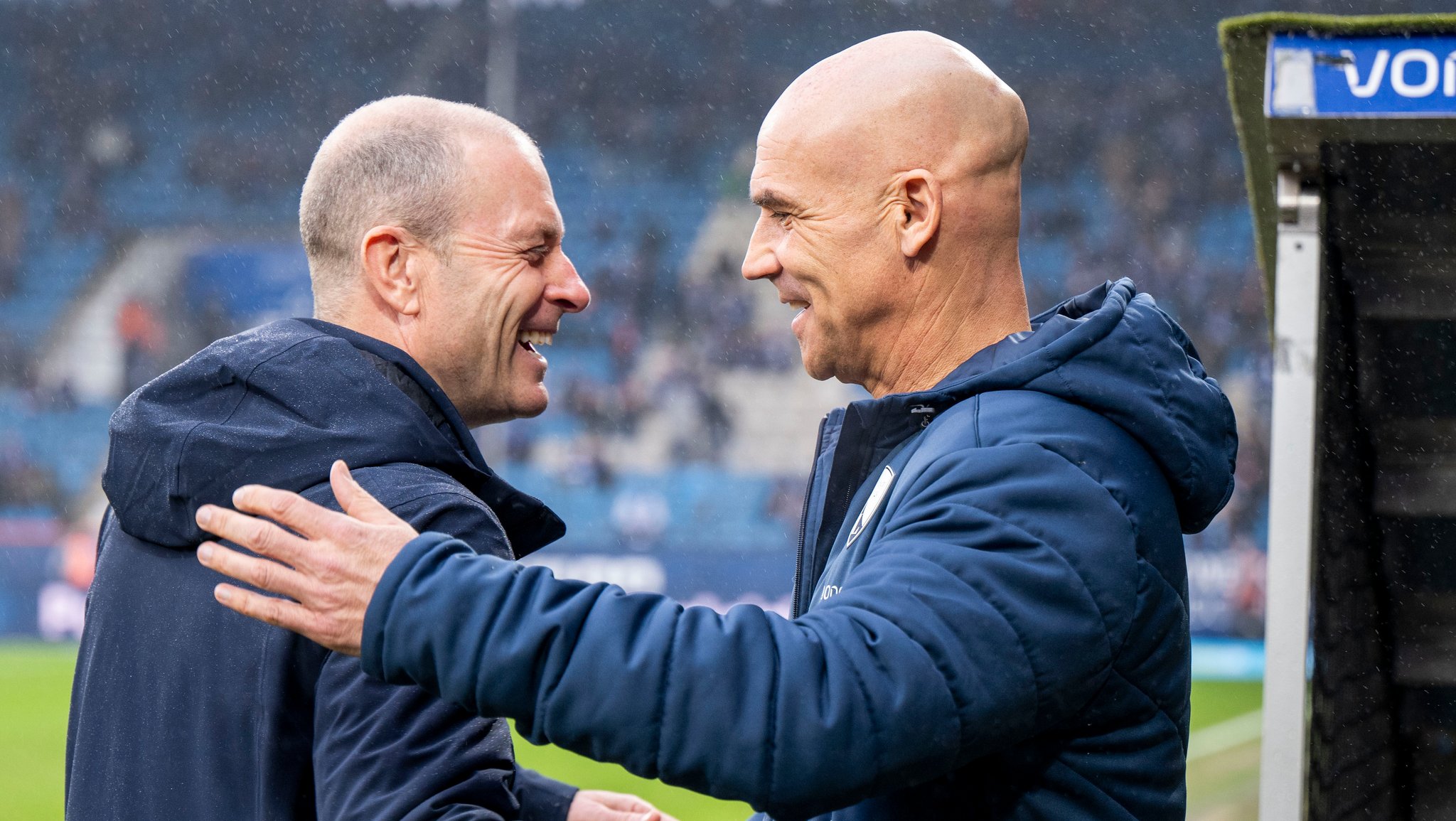 Die Bundesliga-Trainer Jess Thorup (FC Augsburg, links) und Thomas Letsch (VfL Bochum)