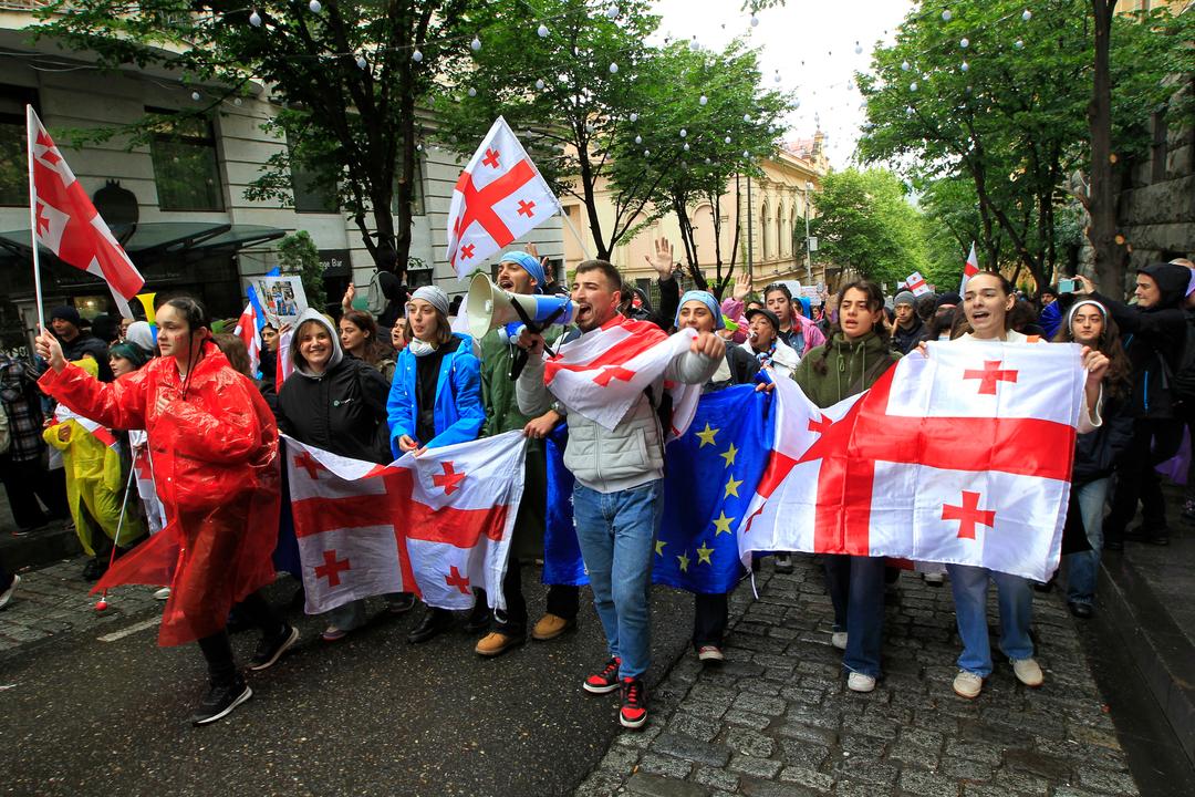 Trotz Protesten: Georgien Beschließt "russisches Gesetz" | BR24