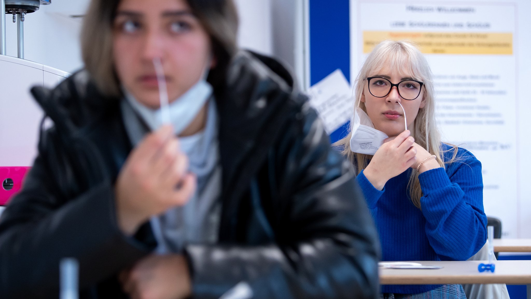 Corona-Schnelltests für die Nase gibt es schon viele zu kaufen.