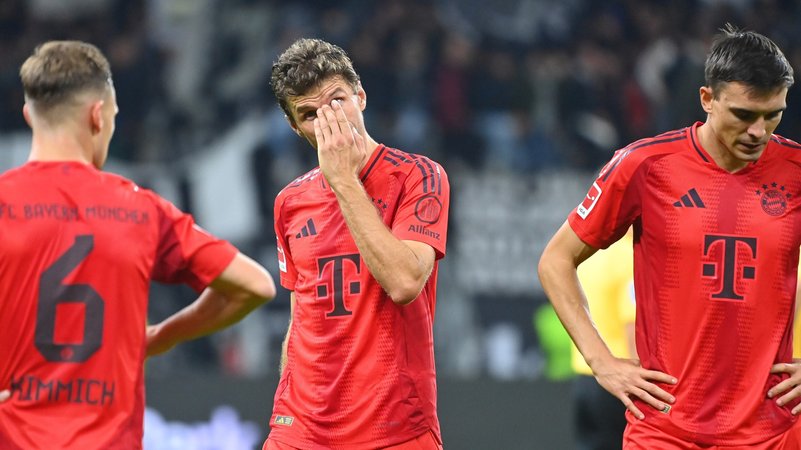 Enttäuschte FC-Bayern-Spieler | Bild: picture-alliance/dpa Enttäuschte FC-Bayern-Spieler