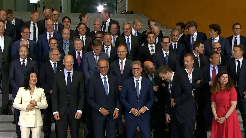 Im Kanzleramt traf sich Friedrich Merz mit Spitzen der Wirtschaft. | Bild: Bayerischer Rundfunk 2025 Im Kanzleramt traf sich Friedrich Merz mit Spitzen der Wirtschaft.