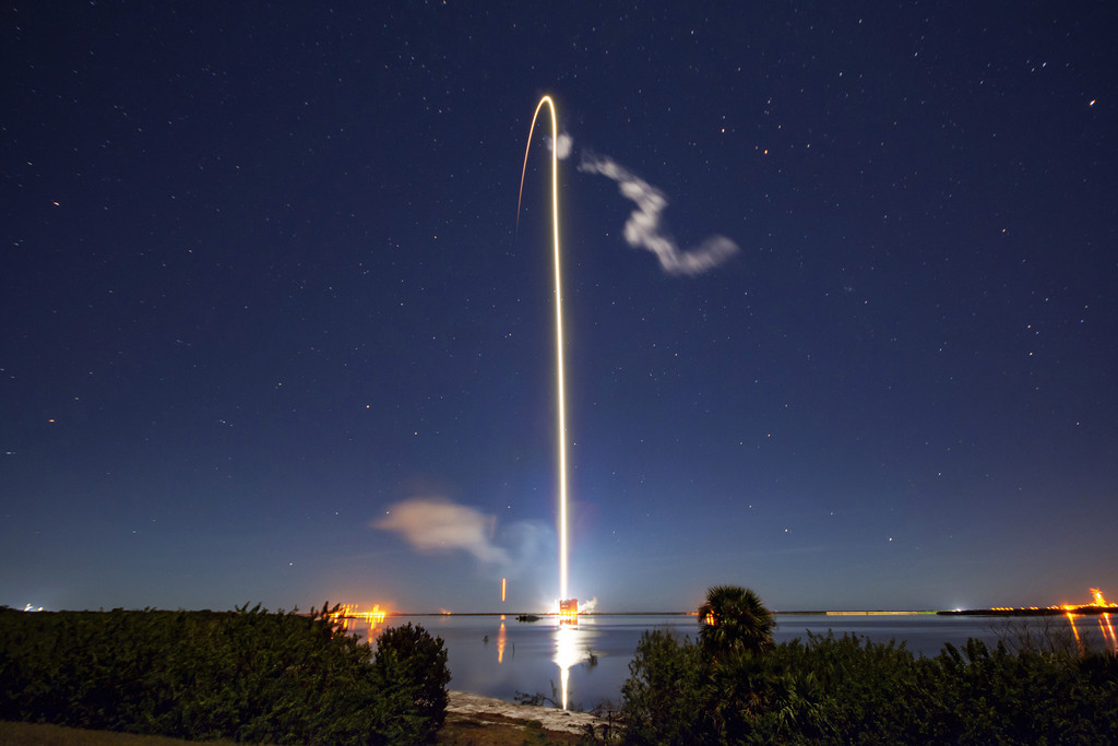 Launch einer Rakete mit Starlink 60 Satelliten. 