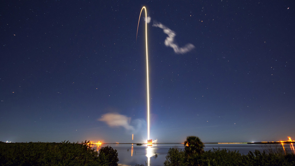 Launch einer Rakete mit Starlink 60 Satelliten. 