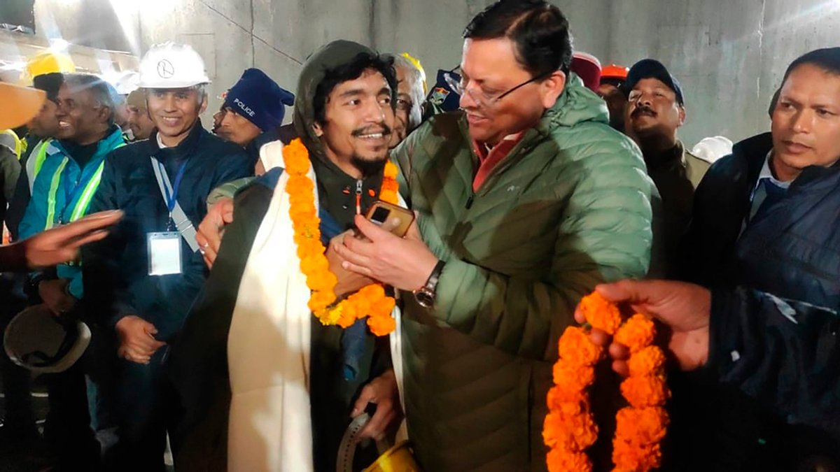 Eingestürzter Tunnel in Indien: Arbeiter nach 17 Tagen befreit