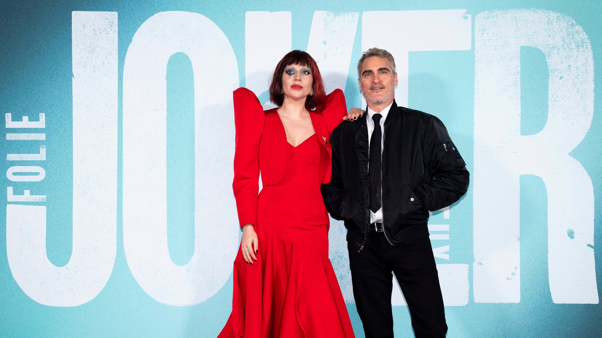 Lady Gaga steht neben ihrem Schauspielkollegen Joaquin Pheonix auf dem Roten Teppich bei der Premiere zu ihrem neuen Film Joker: Folie A Deux