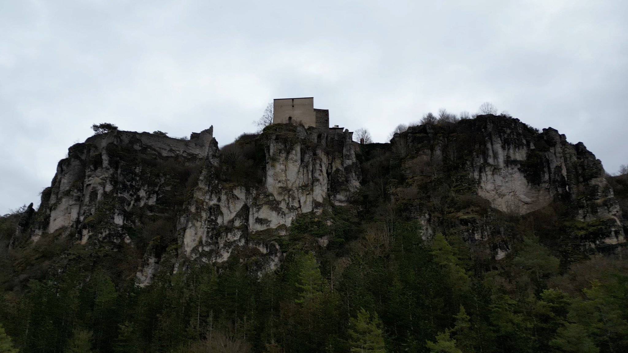 Angst vor Felssturz im Altmühltal – Ort allein mit hohen Kosten