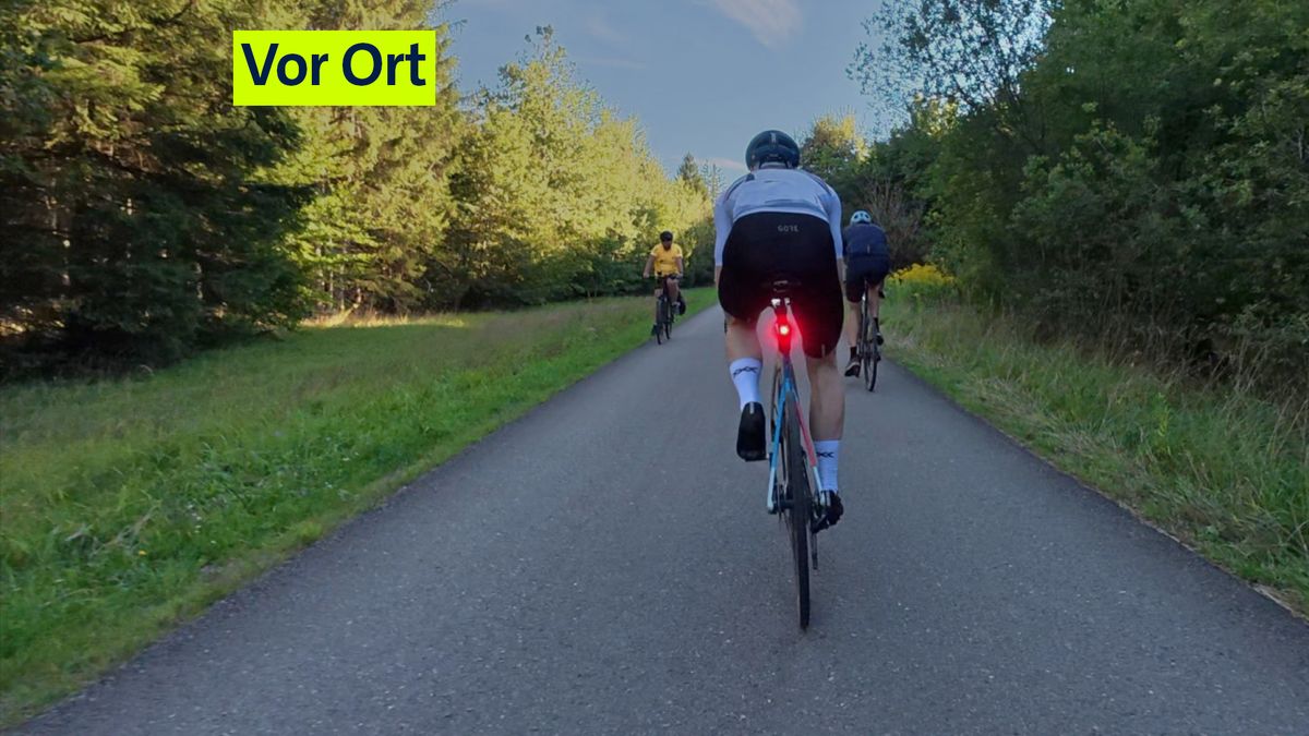 Sportlich, schnell und umweltfreundlich – aber nicht allseits beliebt. Rennradfahren ist spätestens seit Corona ein echter Hype geworden. Zum Ärger von Passanten und Anwohnern. Rasen Münchens ...