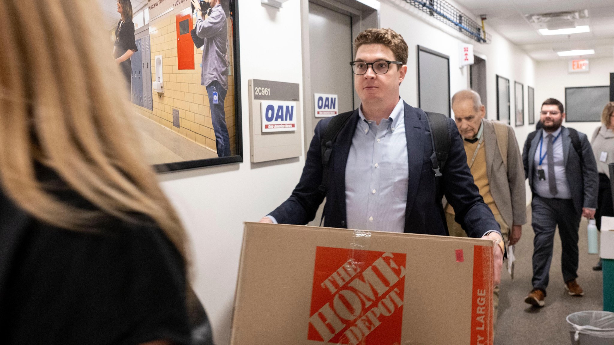 Journalisten verlassen das Pentagon, nachdem US-Verteidigungsminister Hegseth neue Pressevorgaben erlassen hat (Archivbild vom 15.10.2025).