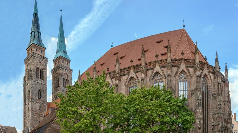 Die spätromanische Sebalduskirche in Nürnberg | Bild: picture alliance / Zoonar | Boris Breytman Die spätromanische Sebalduskirche in Nürnberg