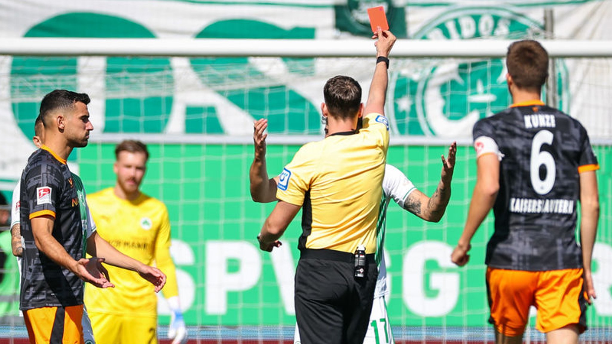 Schockstart: Fürth kassiert schnellste Rote Karte in der 2. Liga