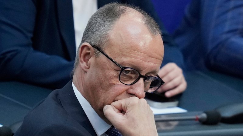 CDU Vorsitzender Friedrich Merz ist im ersten Wahlgang nicht zum 10. Bundeskanzler gewählt worden | Bild: picture alliance / ASSOCIATED PRESS | Ebrahim Noroozi CDU Vorsitzender Friedrich Merz ist im ersten Wahlgang nicht zum 10. Bundeskanzler gewählt worden
