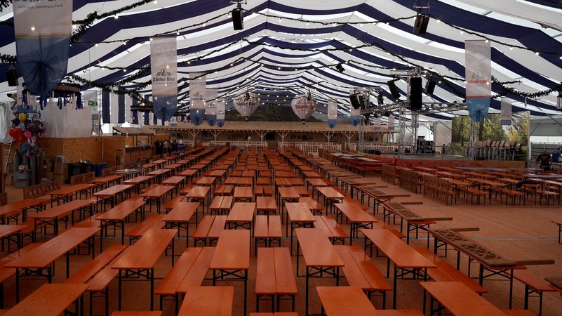 Das noch leere Festzelt auf der Allgäuer Festwoche | Bild: BR/Johannes Hofmann Das noch leere Festzelt auf der Allgäuer Festwoche