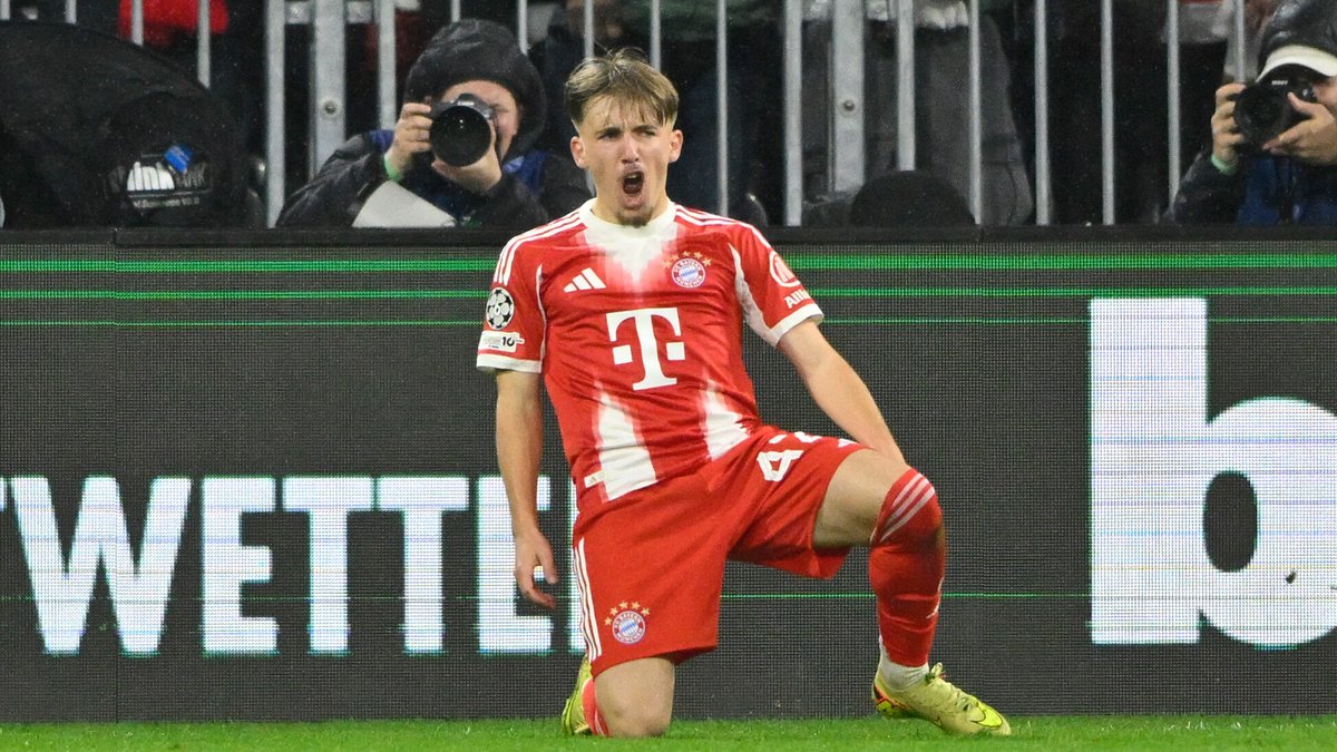 Nach fünf Minuten: FCB-Teenie Karl schreibt Fußball-Geschichte