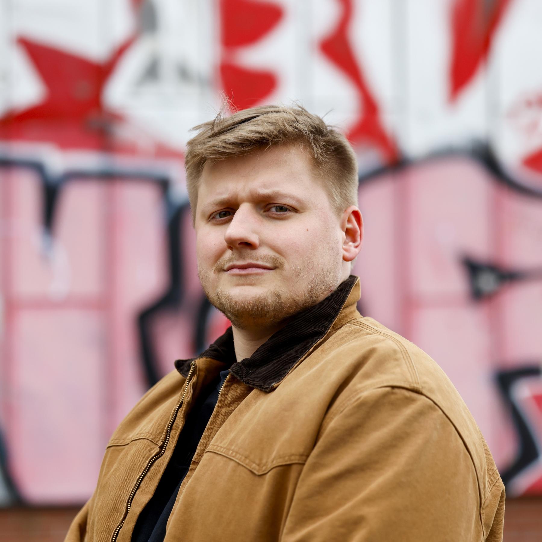 Einblicke in Showbiz-Abgründe: "Sidekick" von Sebastian Hotz