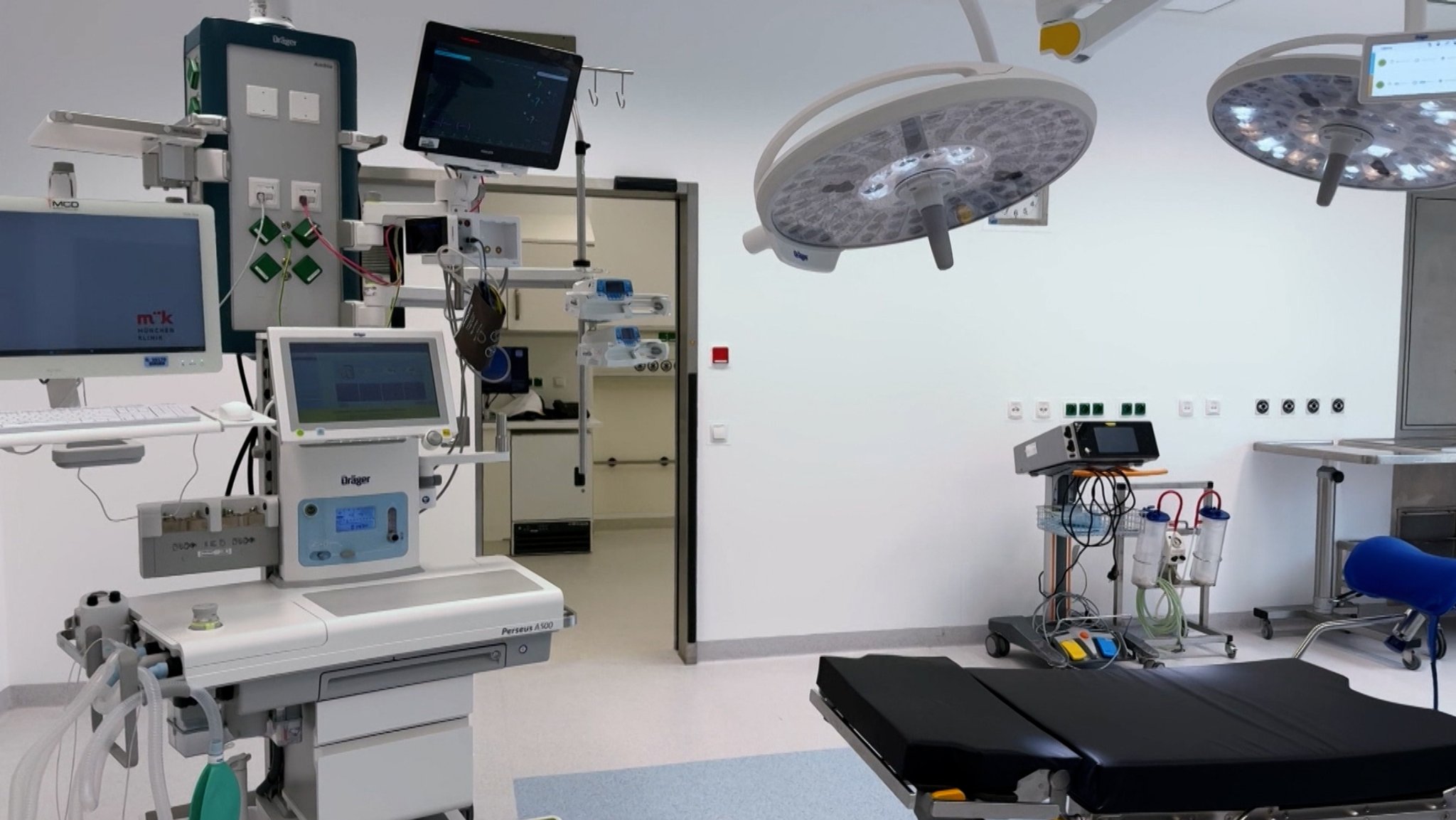 Mitten in den Turbulenzen um die Gesundheitsreform feierte München heute in Harlaching den größten Klinik-Neubau. | Bild: Bayerischer Rundfunk 2026 Mitten in den Turbulenzen um die Gesundheitsreform feierte München heute in Harlaching den größten Klinik-Neubau.